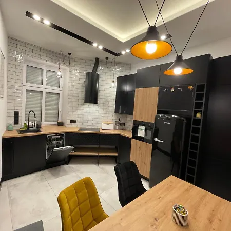 Przystanek Dabrowskiego 13 Διαμέρισμα *