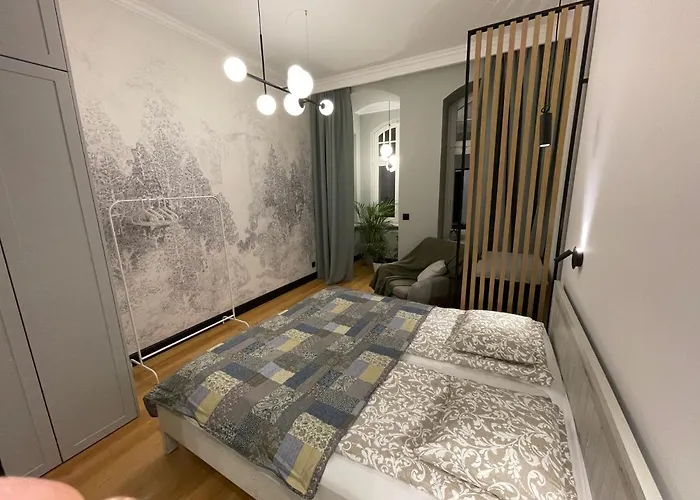 Apartment Przystanek Dabrowskiego 13 *