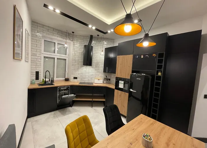 Przystanek Dabrowskiego 13 Apartament *